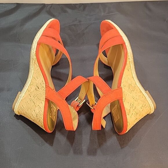 BRAND NEW DVBY DOLCE VITA MULTI-STRAP WEDGE STYLE OPEN TOE SANDAL - Picture 16 of 16